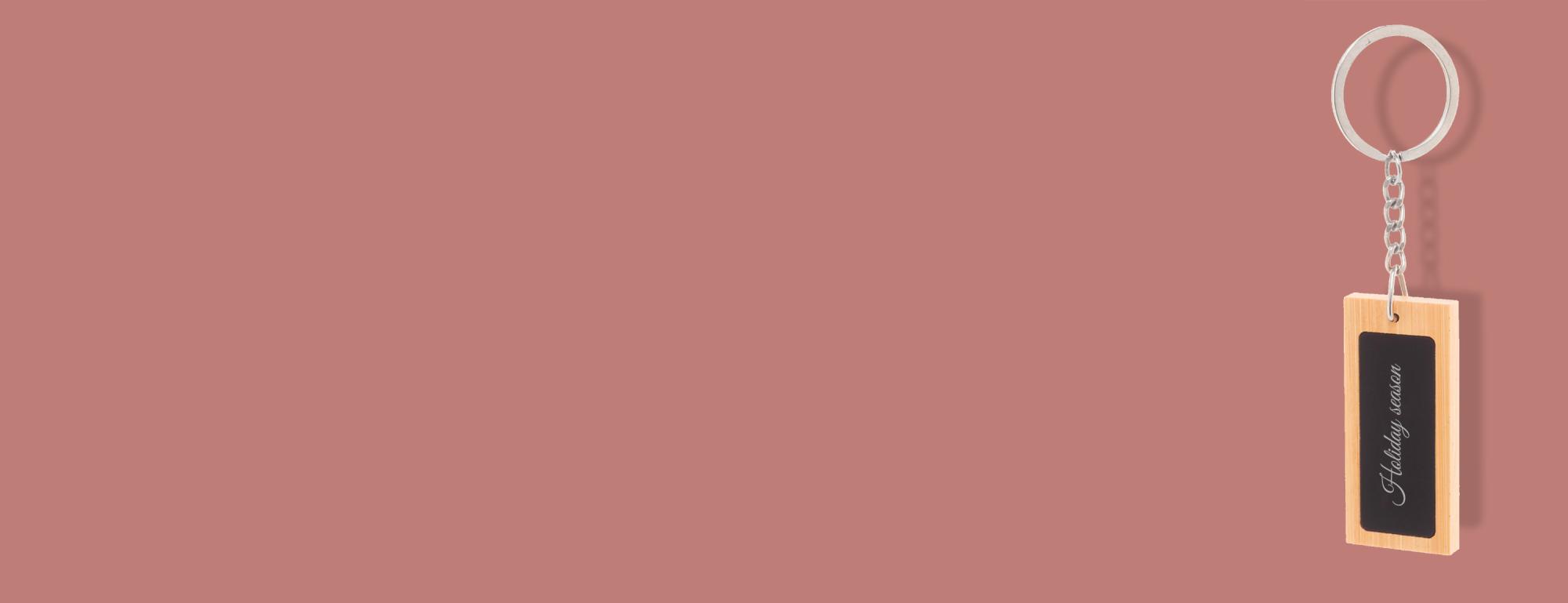 Portachiave in legno con incisione, ideale come gadget personalizzato