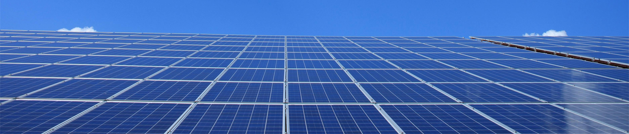 Pannelli solari e cielo blu