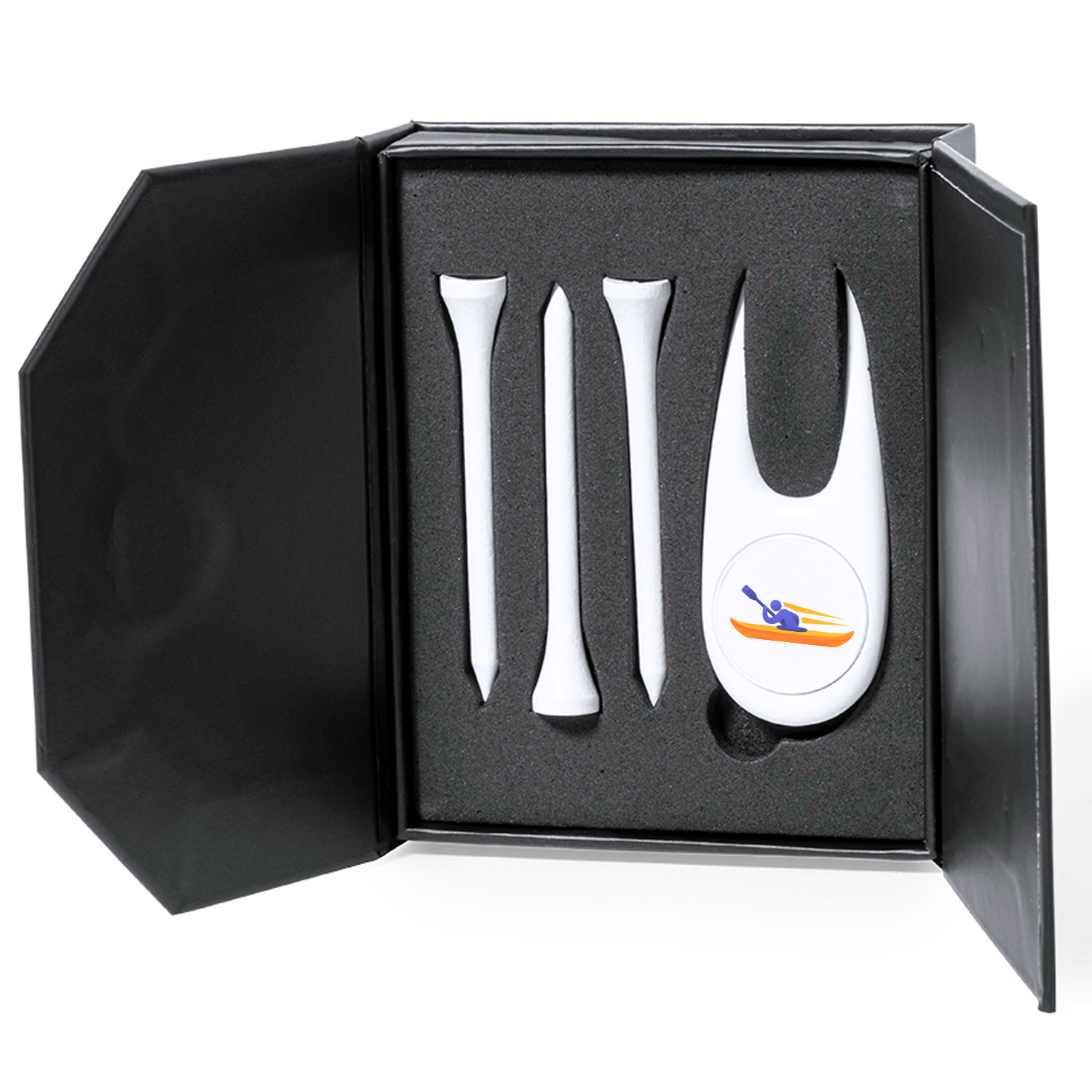 Scatola nera con 3 pitch da golf bianchi e un alza pitch bianco personalizzato con logo