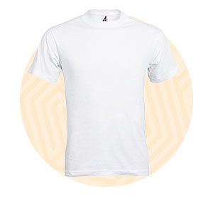 T-shirt bianca. Background con elemento grafico circolare arancione.