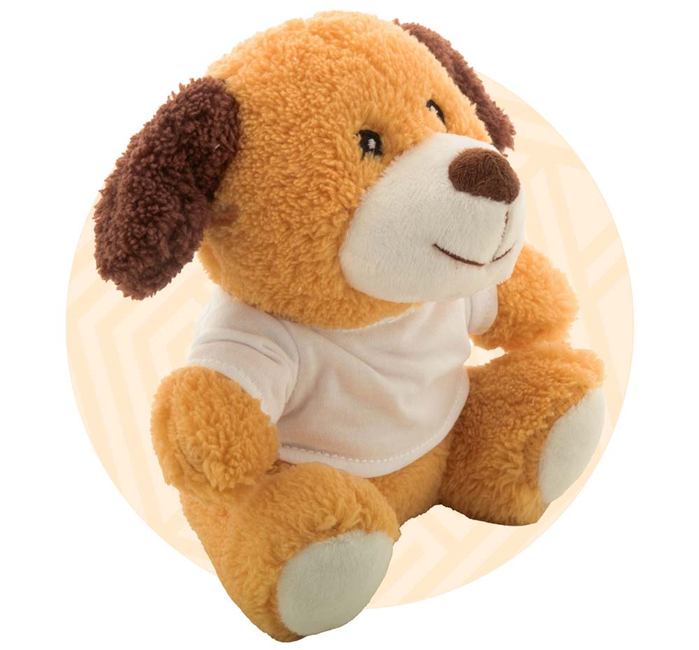 Peluche di un cane con una magliettina bianca. Background di una grafica circolare arancione. 