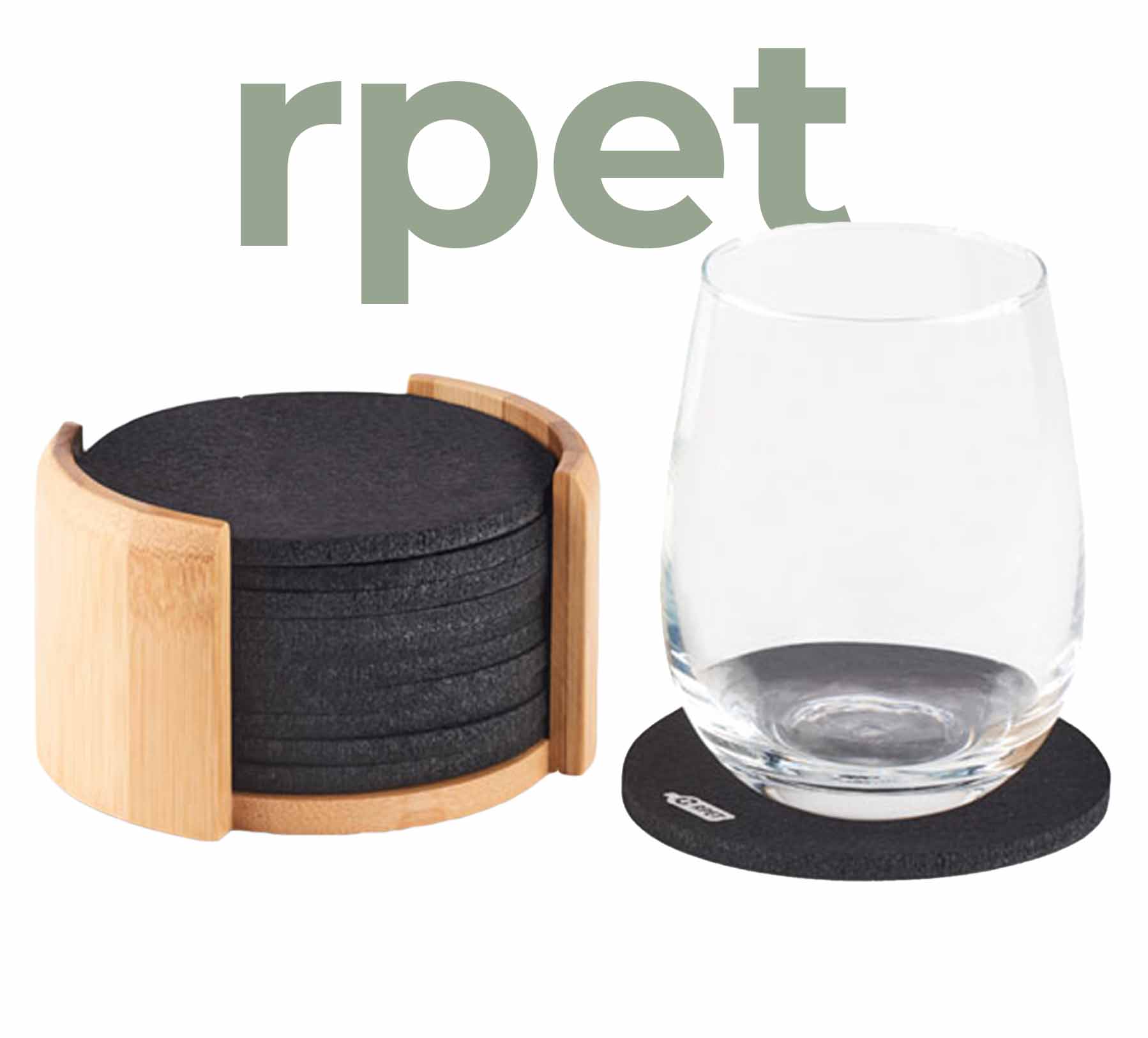 Sottobicchieri neri con apposito contenitore in bambù. Affianco sottobicchiere nero con sopra un bicchiere classico in vetro. 