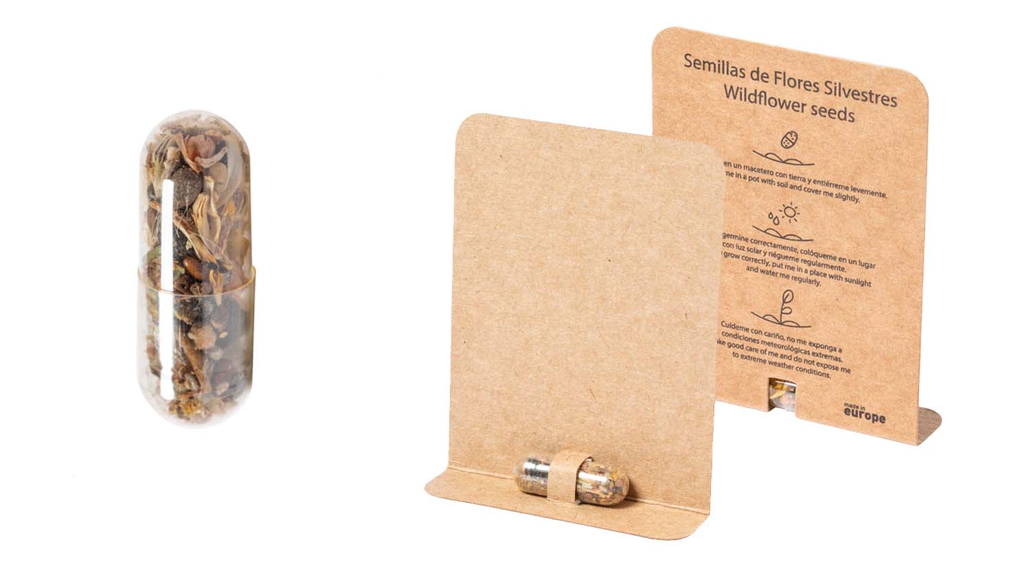 Capsula trasparente contente fiori selvatici, disposta su sfondo bianco. A destra packaging ecologico in carta kraft, ideale per la promozione di negozi che vendono prodotti eco-friendly.