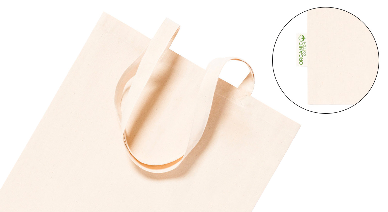 Shopper in tela di colore naturale con dettaglio etichetta cerchiato. Disposta su sfondo bianco.