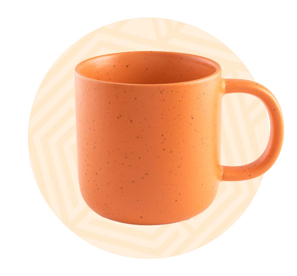 Tazza arancione maculata. Background composto da un cerchio arancione. 