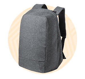 Zaino grigio senza tasche frontali. Background composto da un cerchio arancione. 