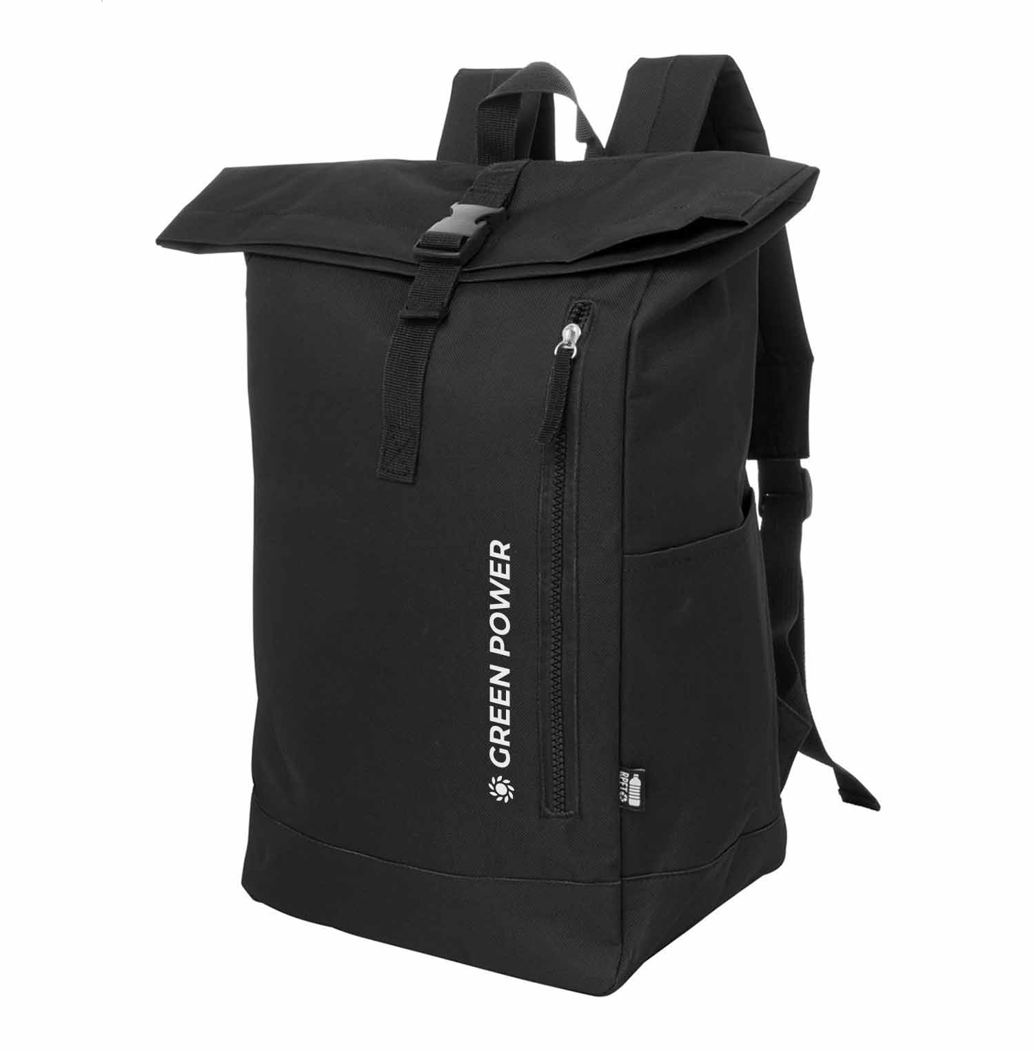 Zaino nero con logo sviluppato verticalmente lungo la zip della tasca frontale.